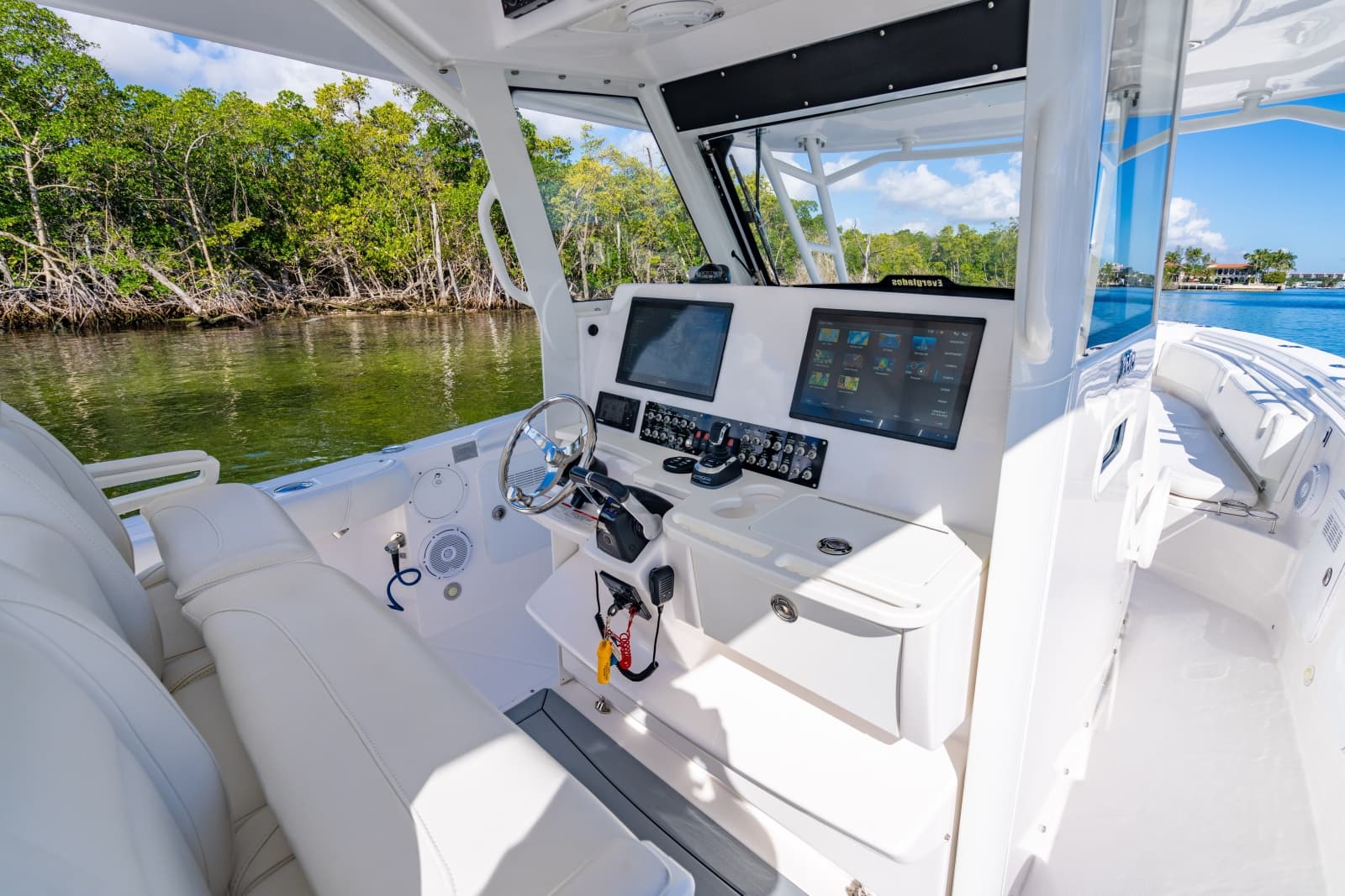 2019 Everglades 355 Center Console