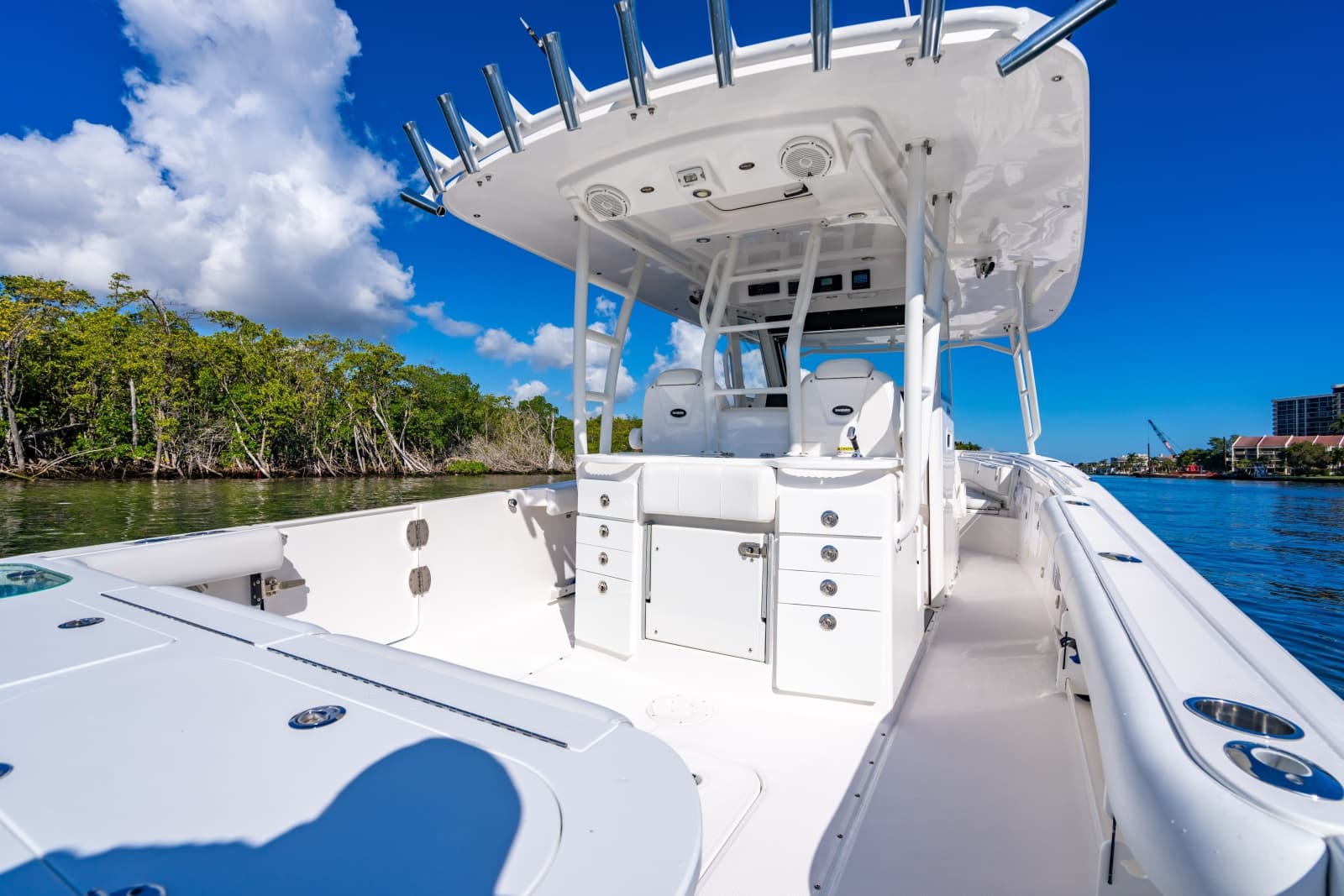 2019 Everglades 355 Center Console