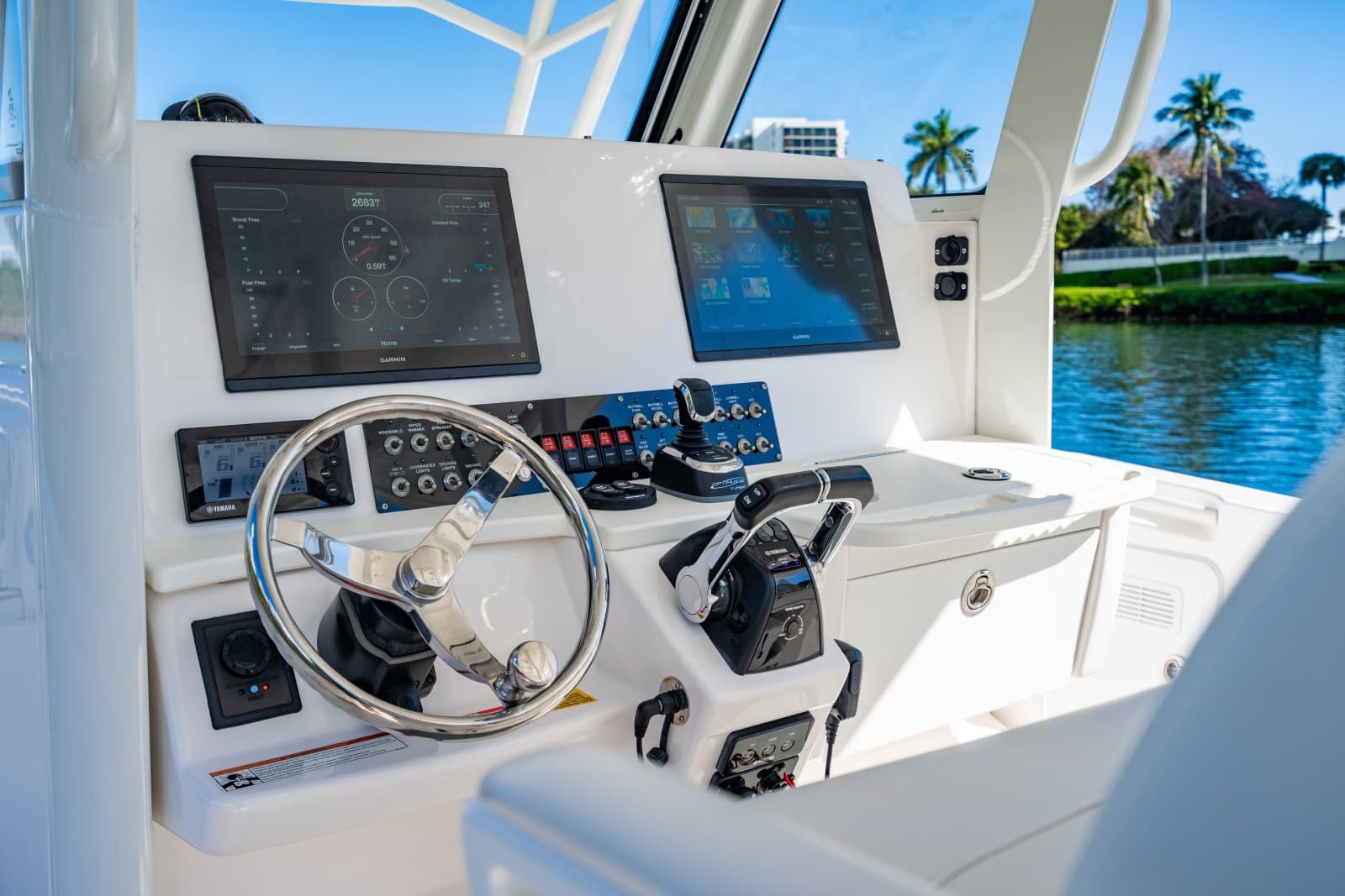 2019 Everglades 355 Center Console