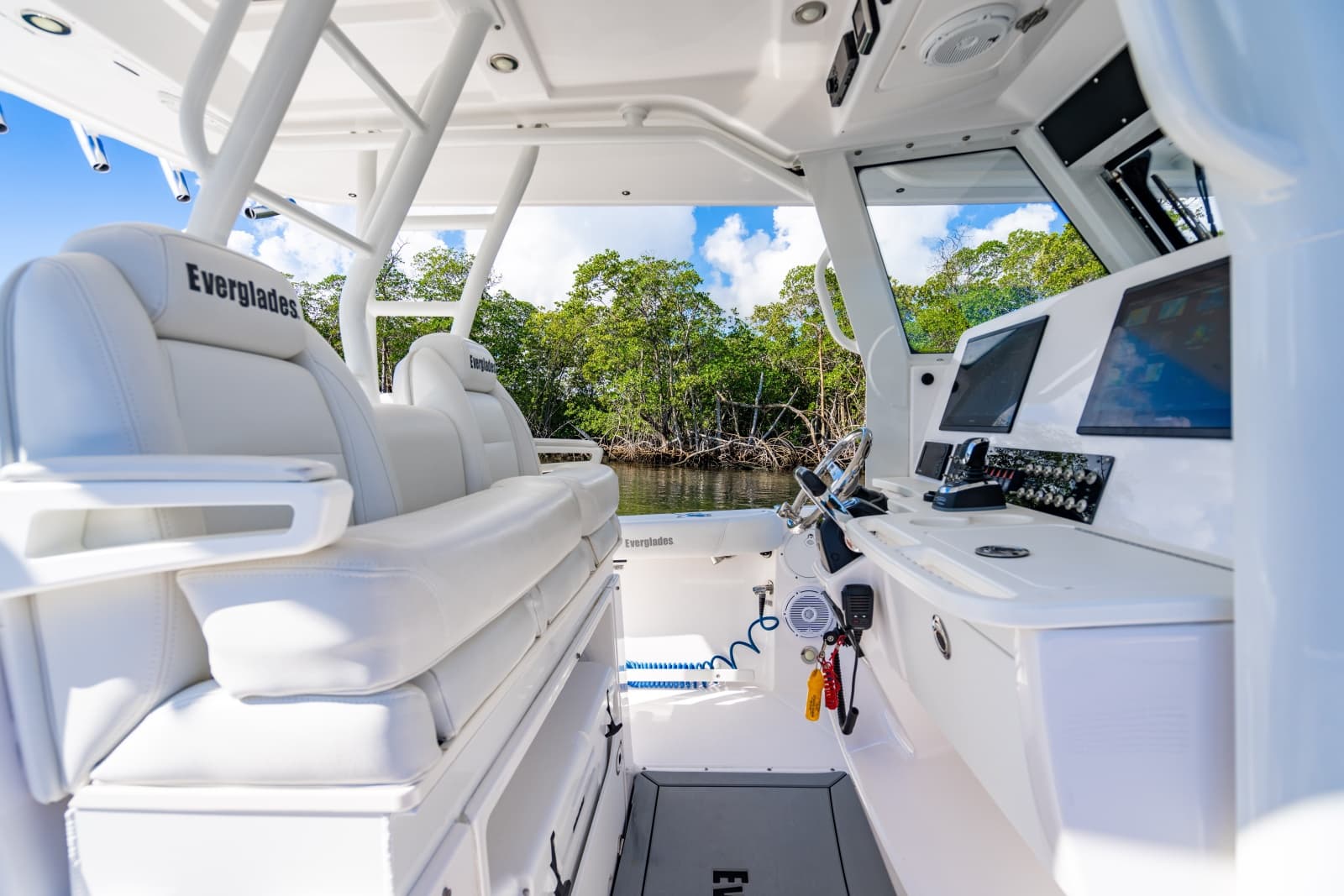 2019 Everglades 355 Center Console
