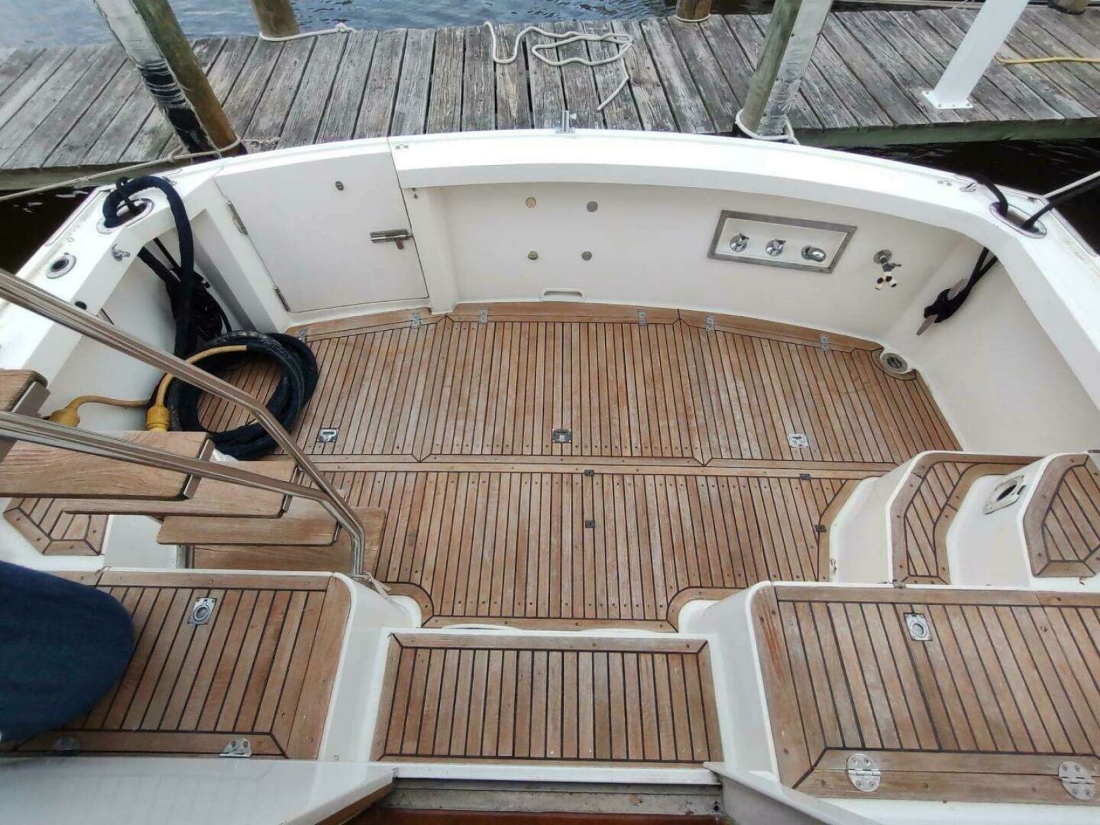 1996 Grand Banks Eastbay 40 Flybridge