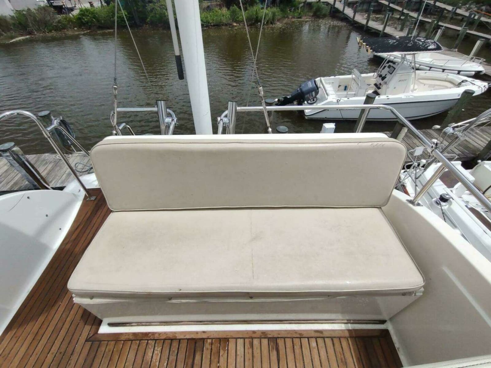 1996 Grand Banks Eastbay 40 Flybridge