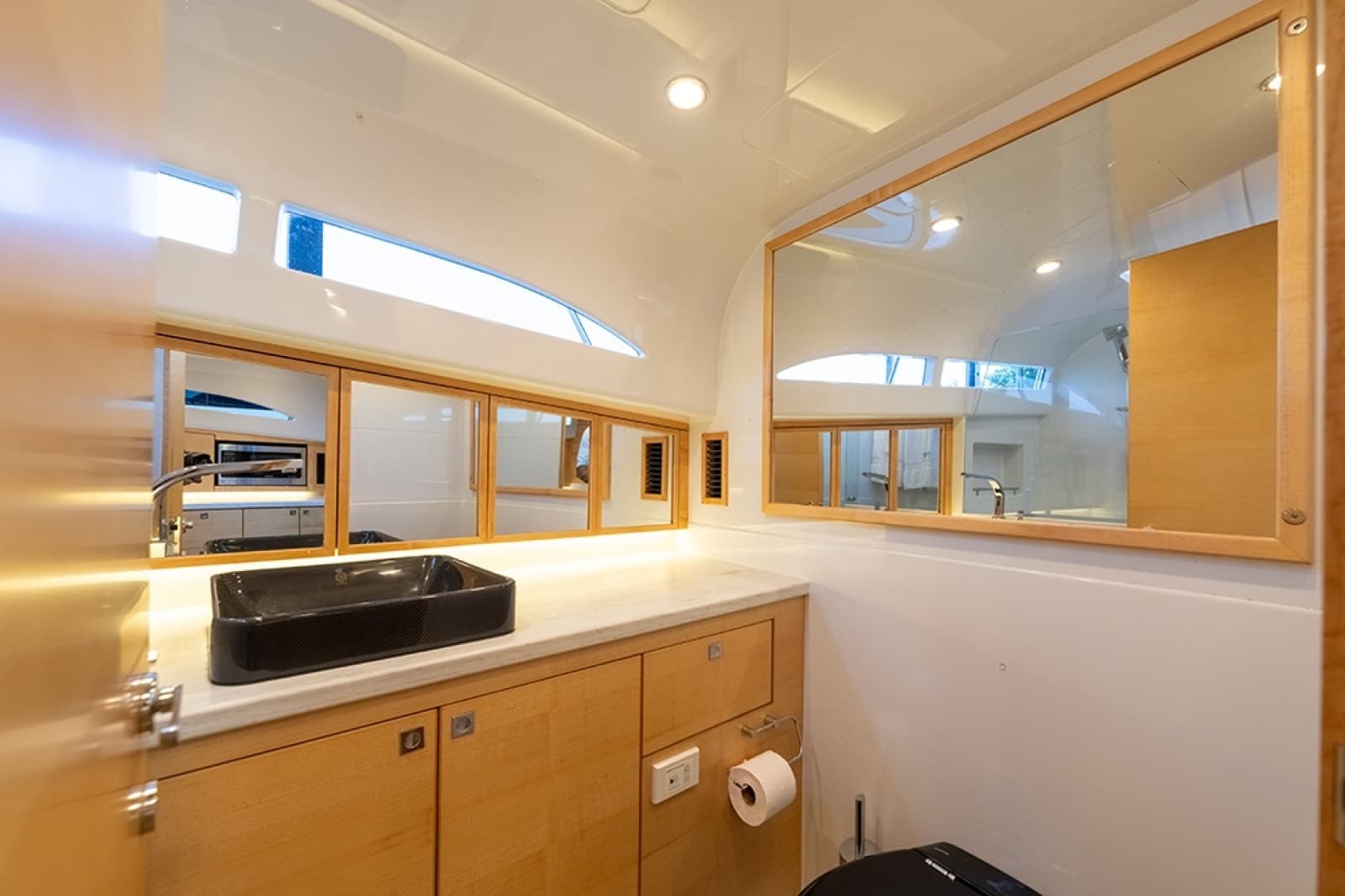 Head vanity sink and mirror