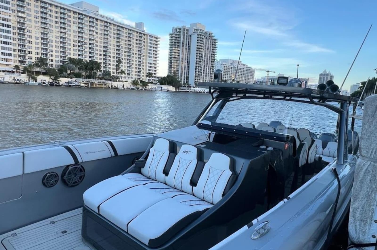 2019 Midnight Express 43