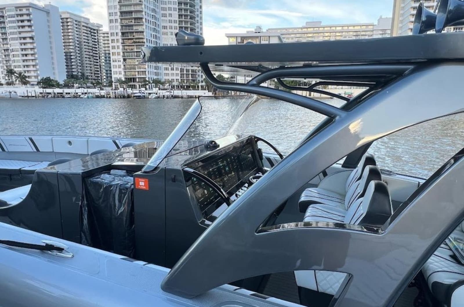 2019 Midnight Express 43