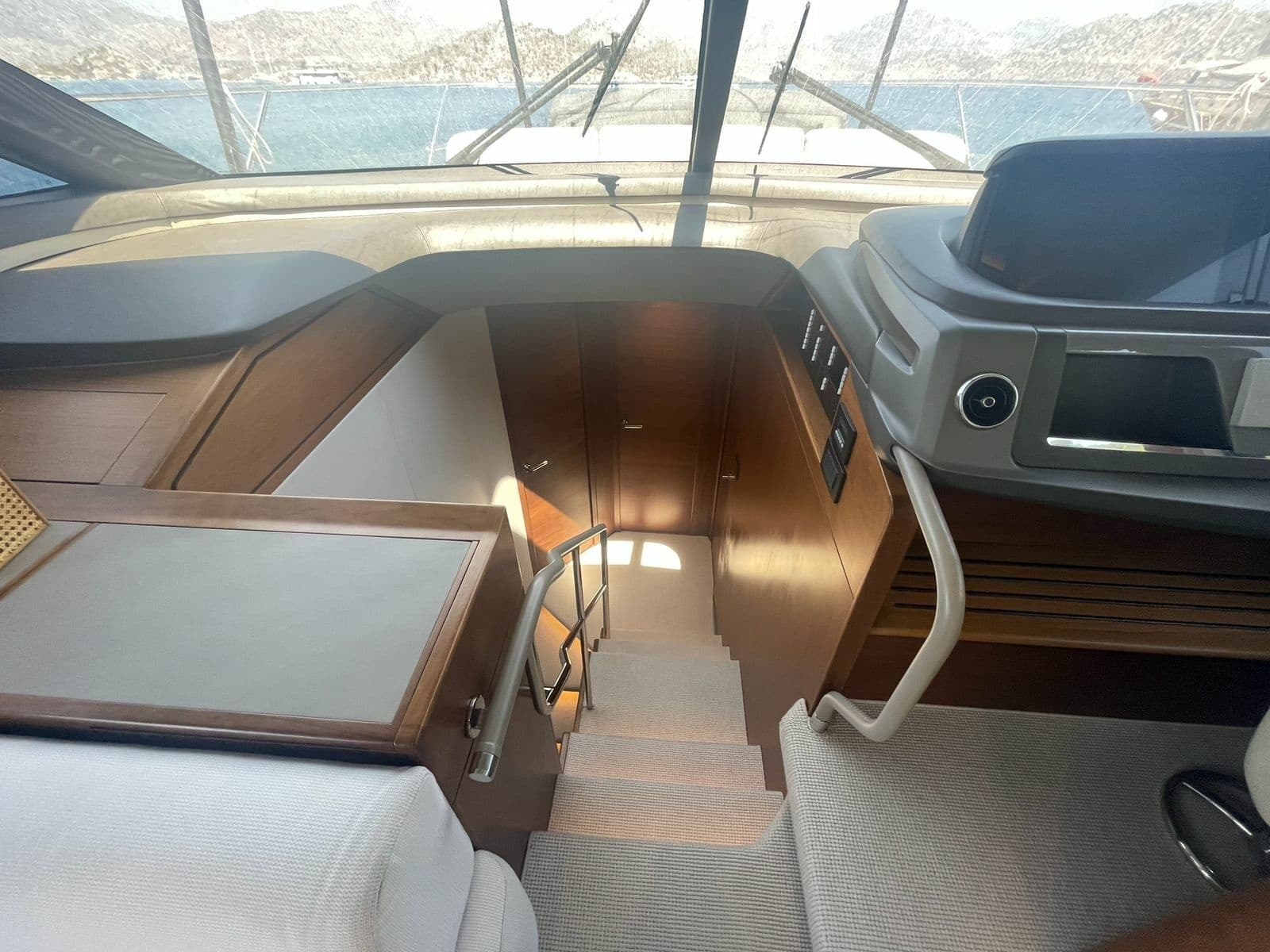 2019 Princess F55