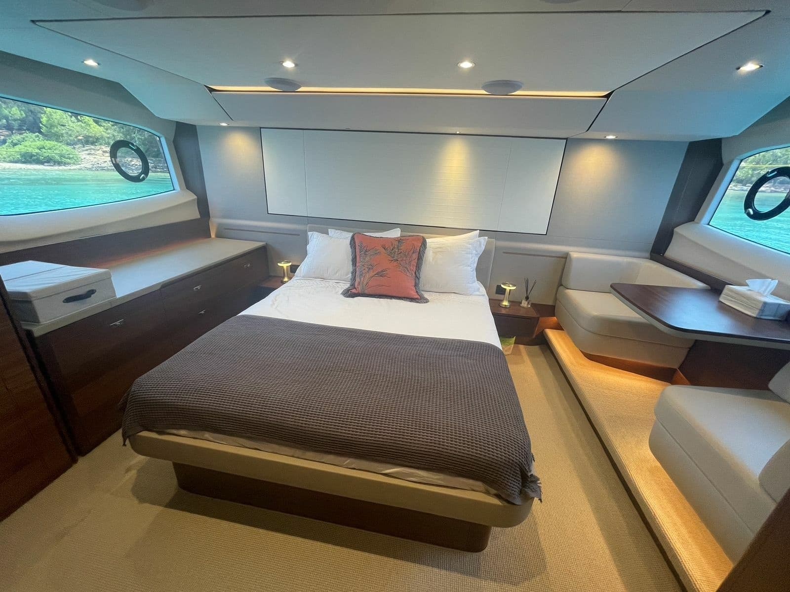 2019 Princess F55