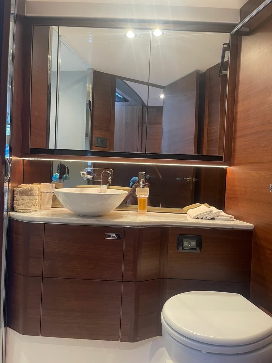 2019 Princess F55