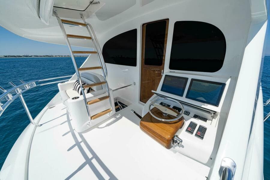 Viking 90 Sky Bridge - Enclosed Bridge Exterior