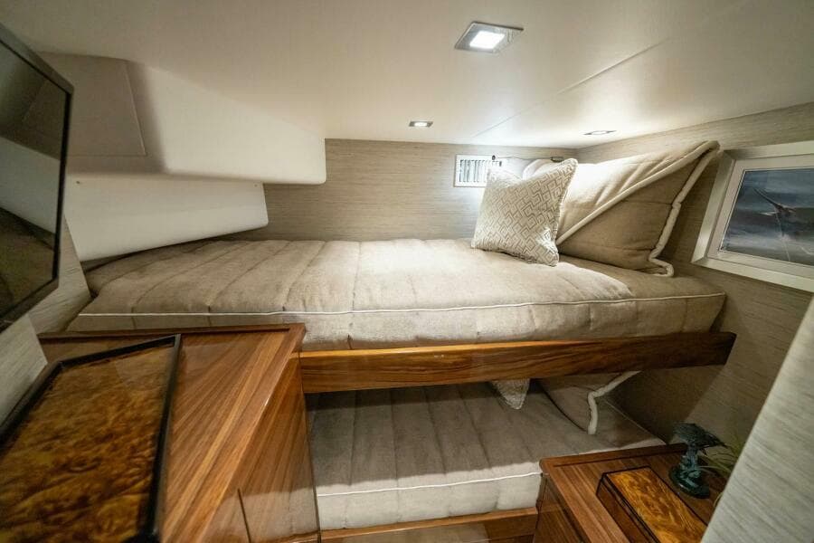Viking 90 Sky Bridge - Crew Quarters