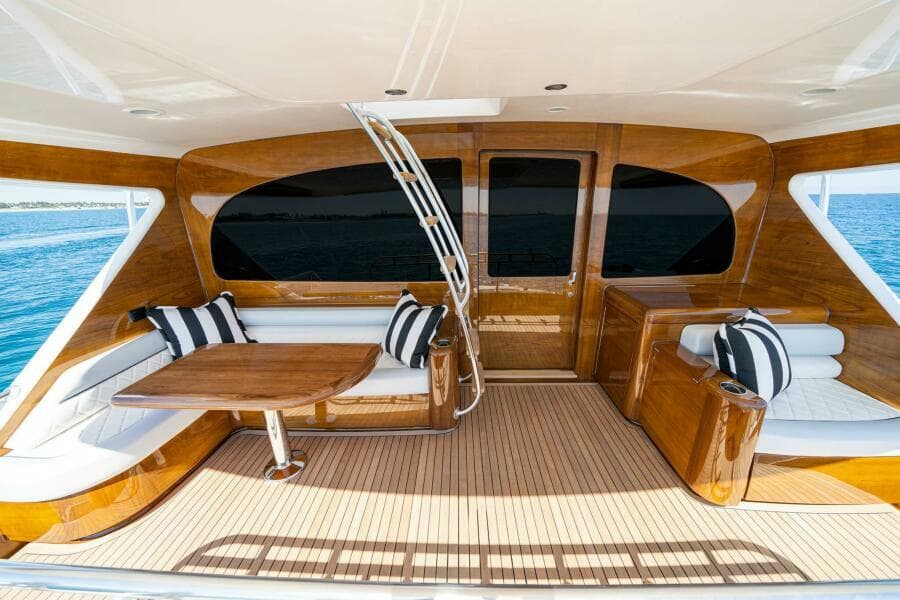 Viking 90 Sky Bridge - Mezzanine