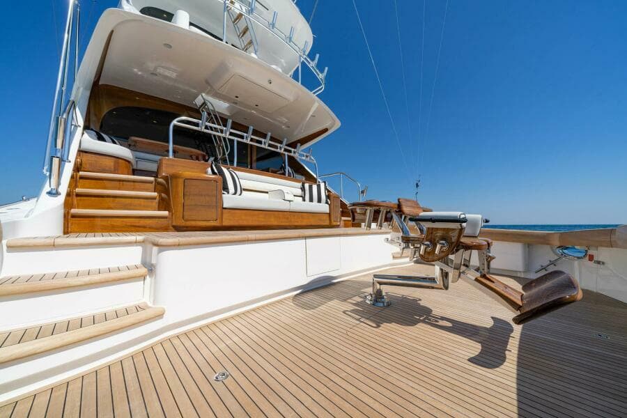 Viking 90 Sky Bridge - Mezzanine and Cockpit
