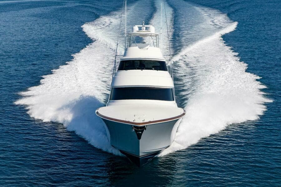 Viking 90 Sky Bridge - Running Shot
