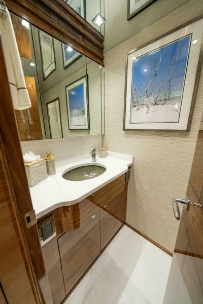 Viking 90 Sky Bridge - Ensuite Head
