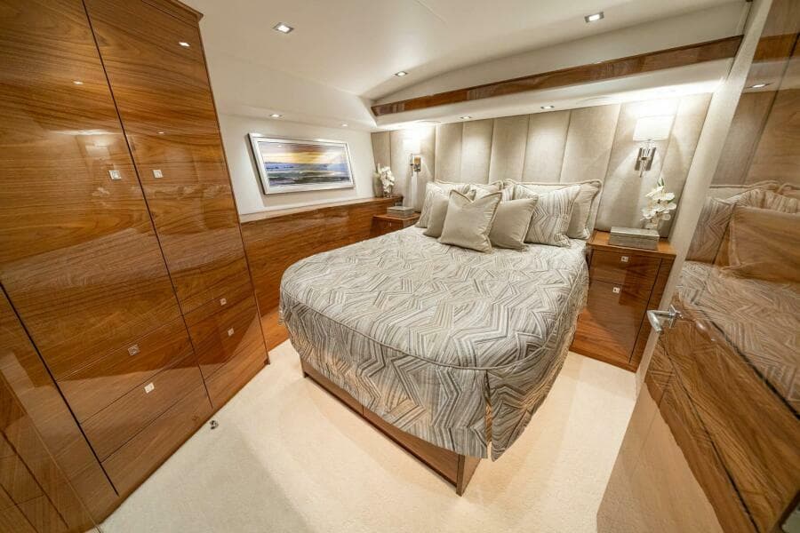Viking 90 Convertible - Stateroom