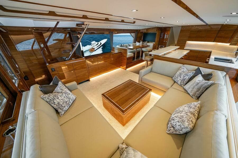 Viking 82 Skybridge - Salon