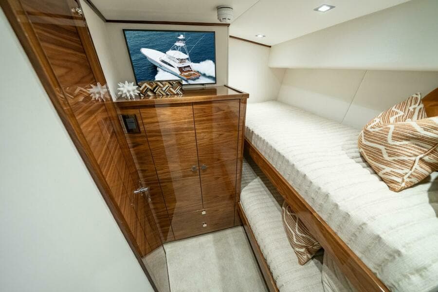 Viking 82 Convertible - Bunk Stateroom