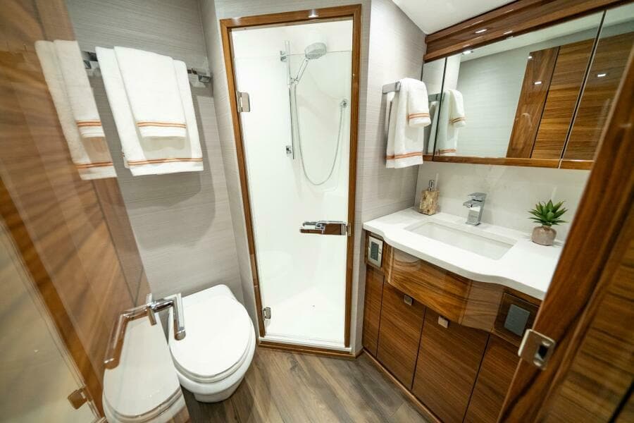 Viking 82 Convertible - Ensuite Head