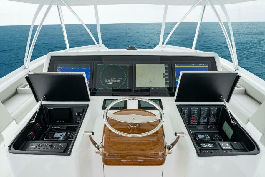 Viking 82 Convertible - Helm