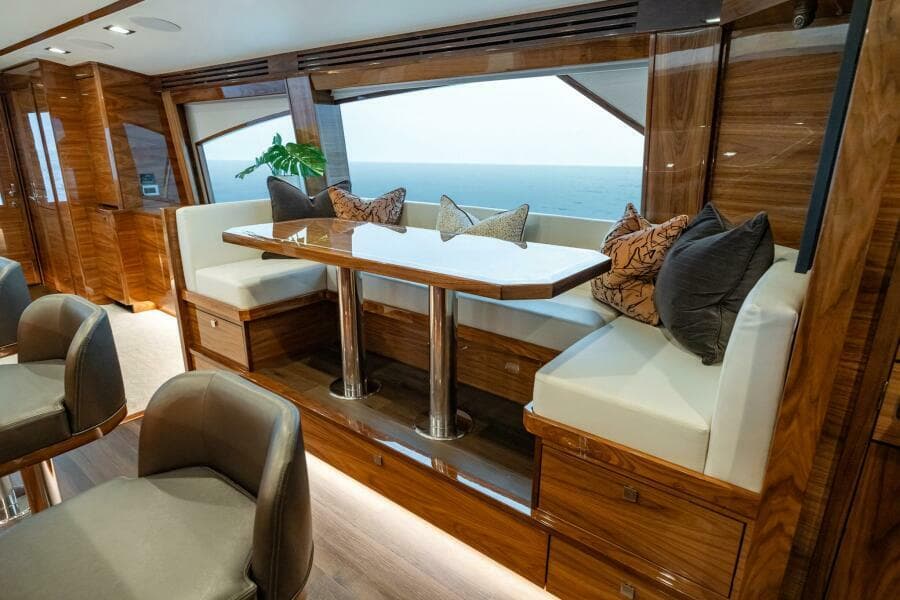 Viking 82 Convertible - Dinette