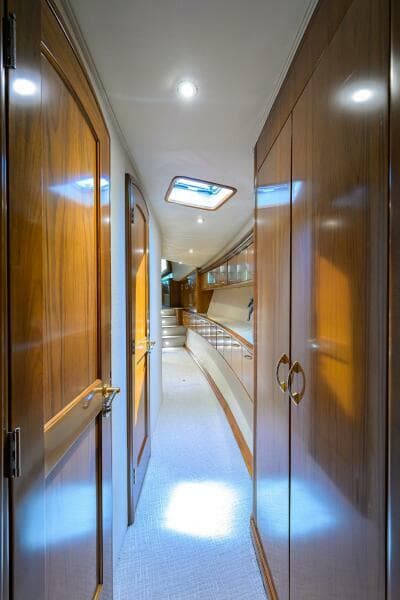 2004 Sea Force IX 82 Enclosed Bridge