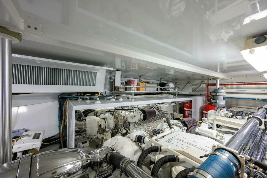 2004 Sea Force IX 82 Enclosed Bridge