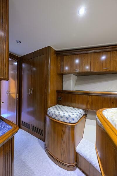 2004 Sea Force IX 82 Enclosed Bridge