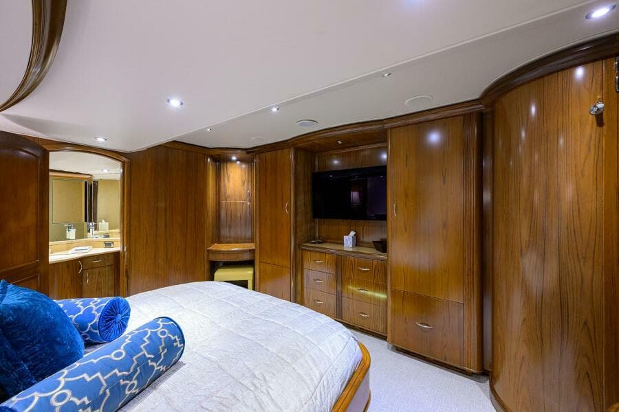 2004 Sea Force IX 82 Enclosed Bridge