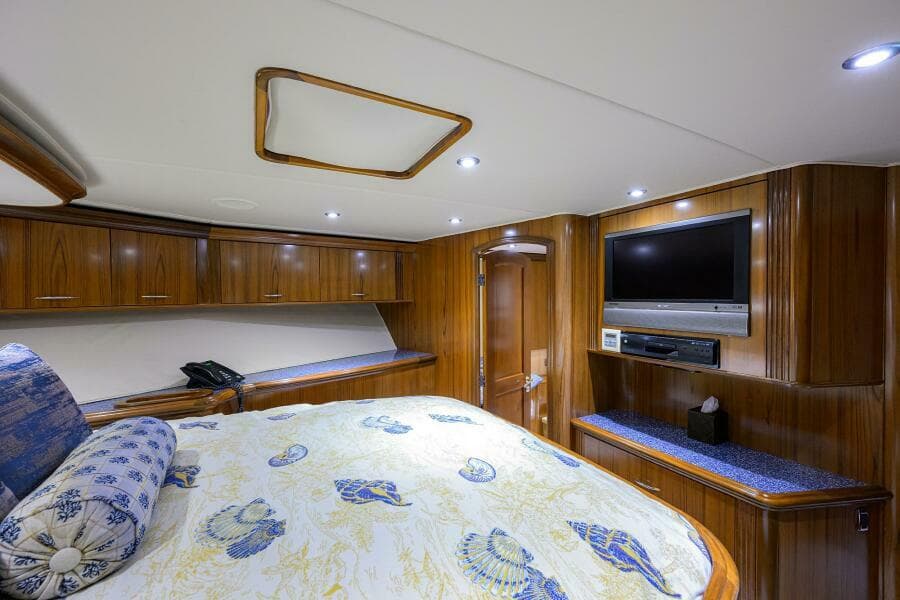 2004 Sea Force IX 82 Enclosed Bridge