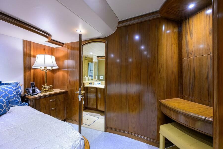 2004 Sea Force IX 82 Enclosed Bridge