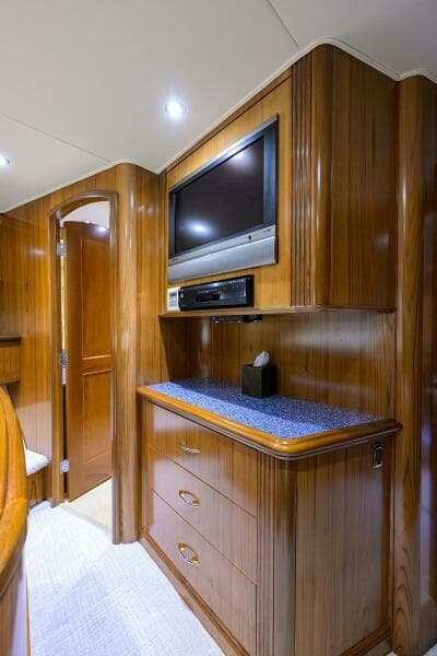 2004 Sea Force IX 82 Enclosed Bridge