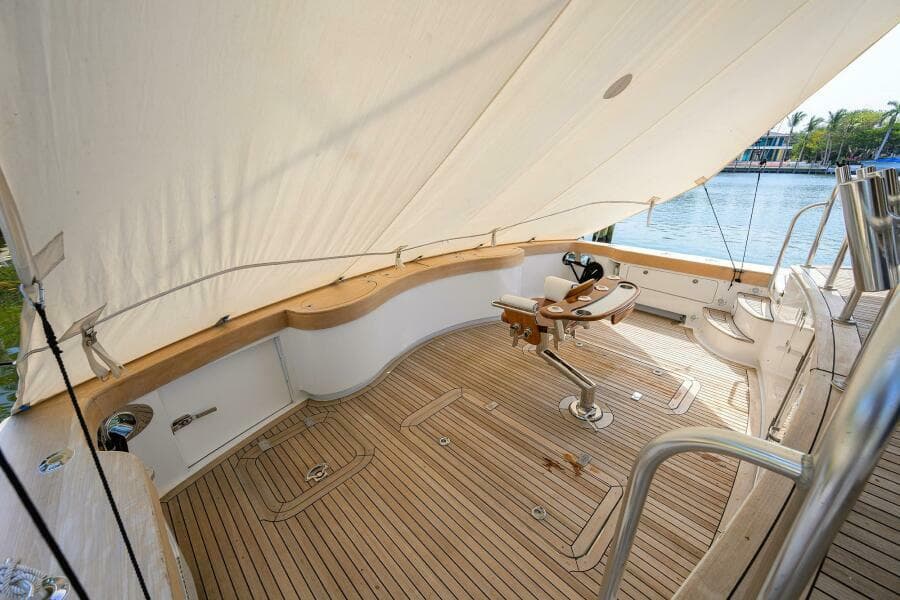 2004 Sea Force IX 82 Enclosed Bridge