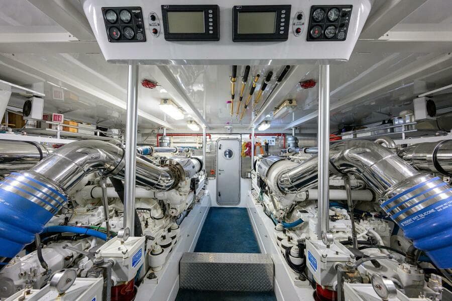2004 Sea Force IX 82 Enclosed Bridge
