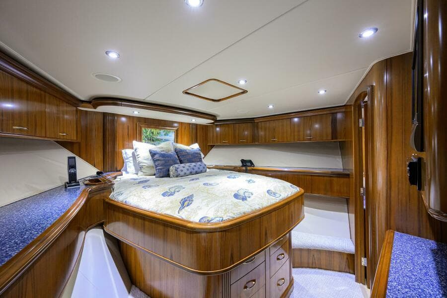 2004 Sea Force IX 82 Enclosed Bridge