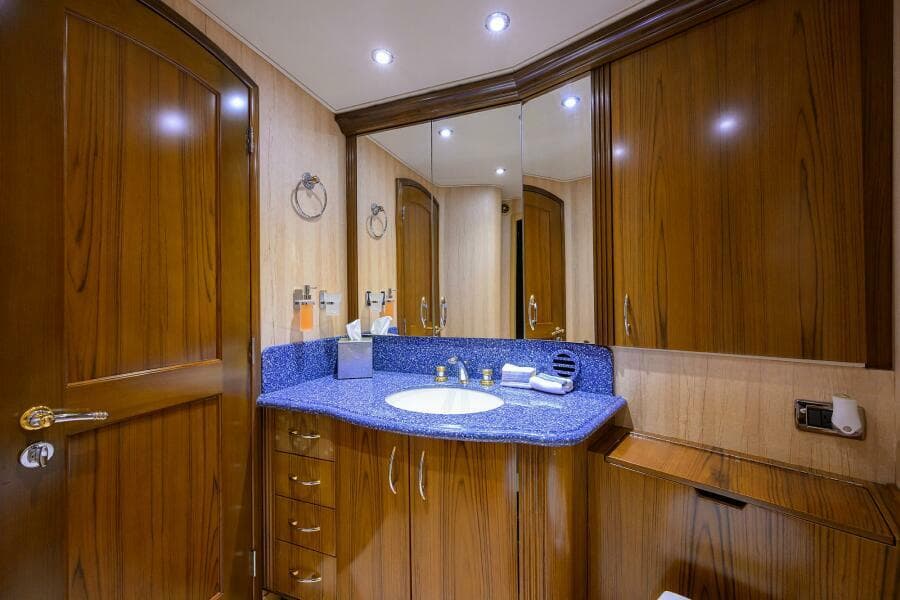 2004 Sea Force IX 82 Enclosed Bridge