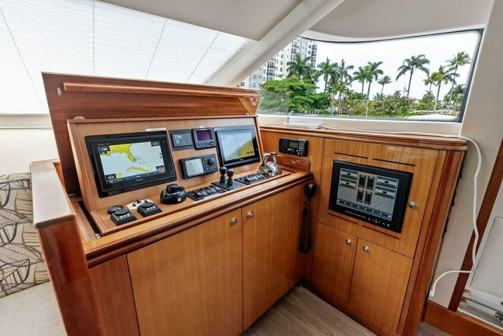2007 Hatteras 