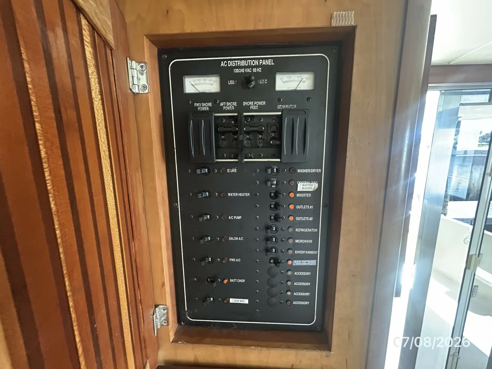 40' Mainship electrical panel2