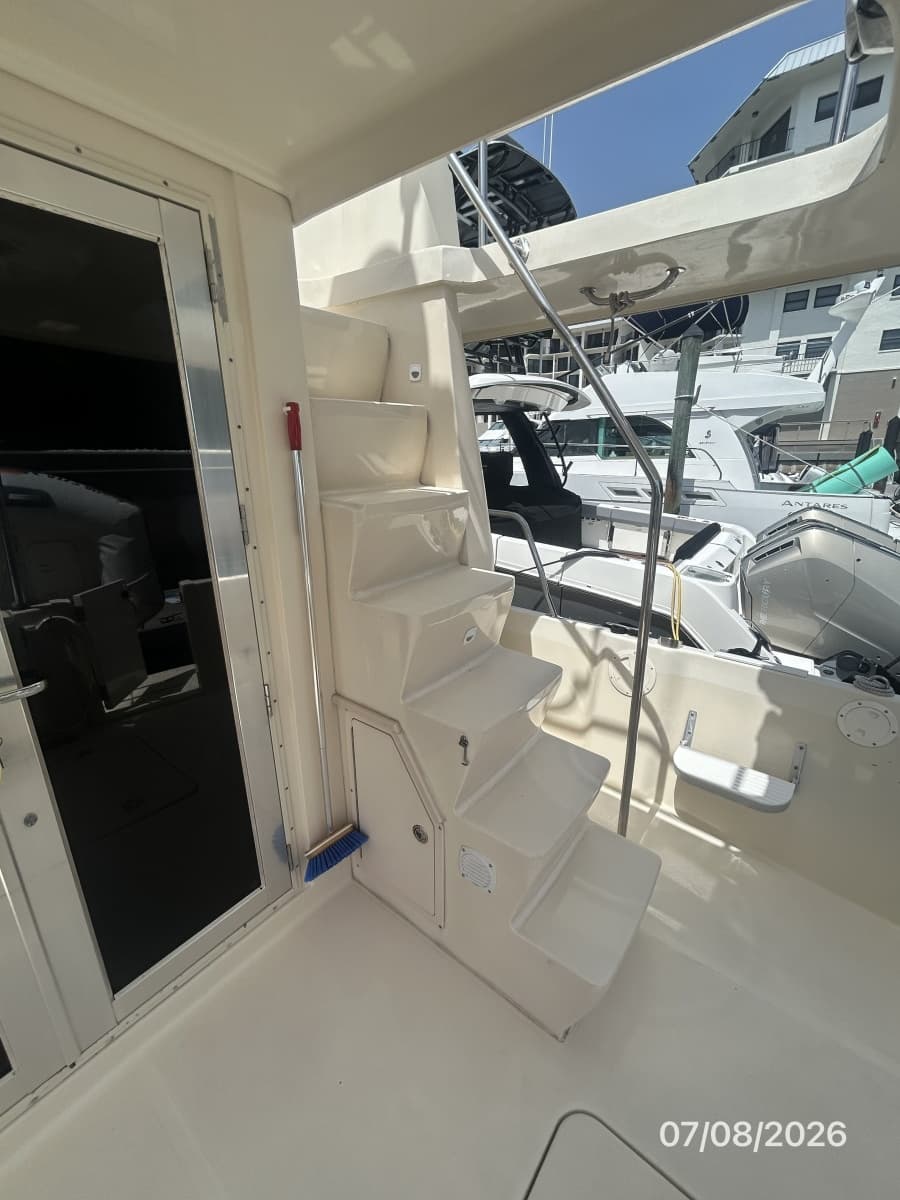 40' Mainship aftdeck-flybridge stairs