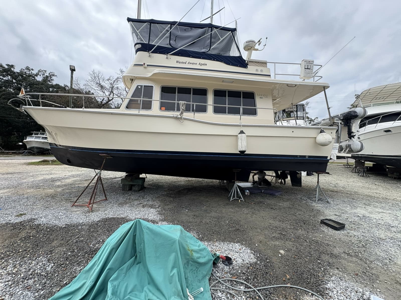 40' Mainship hauled out1