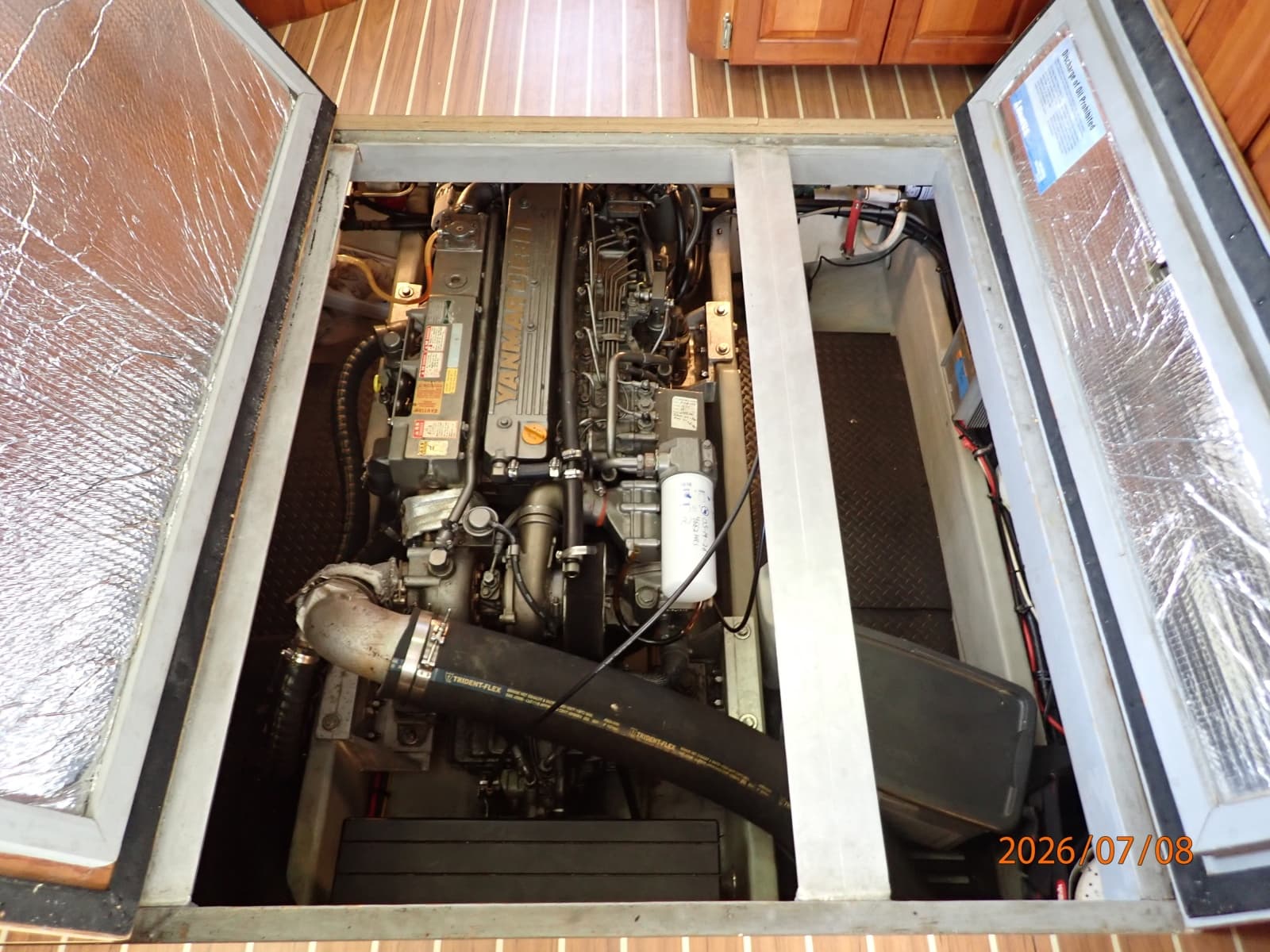 40' Mainship engine room access