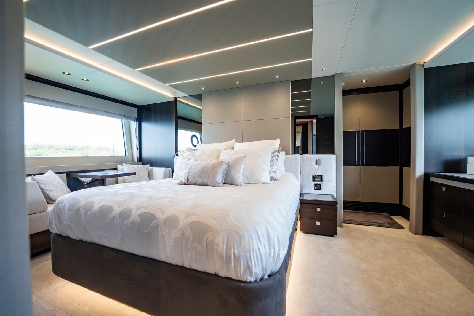2025 Sunseeker 76 Yacht