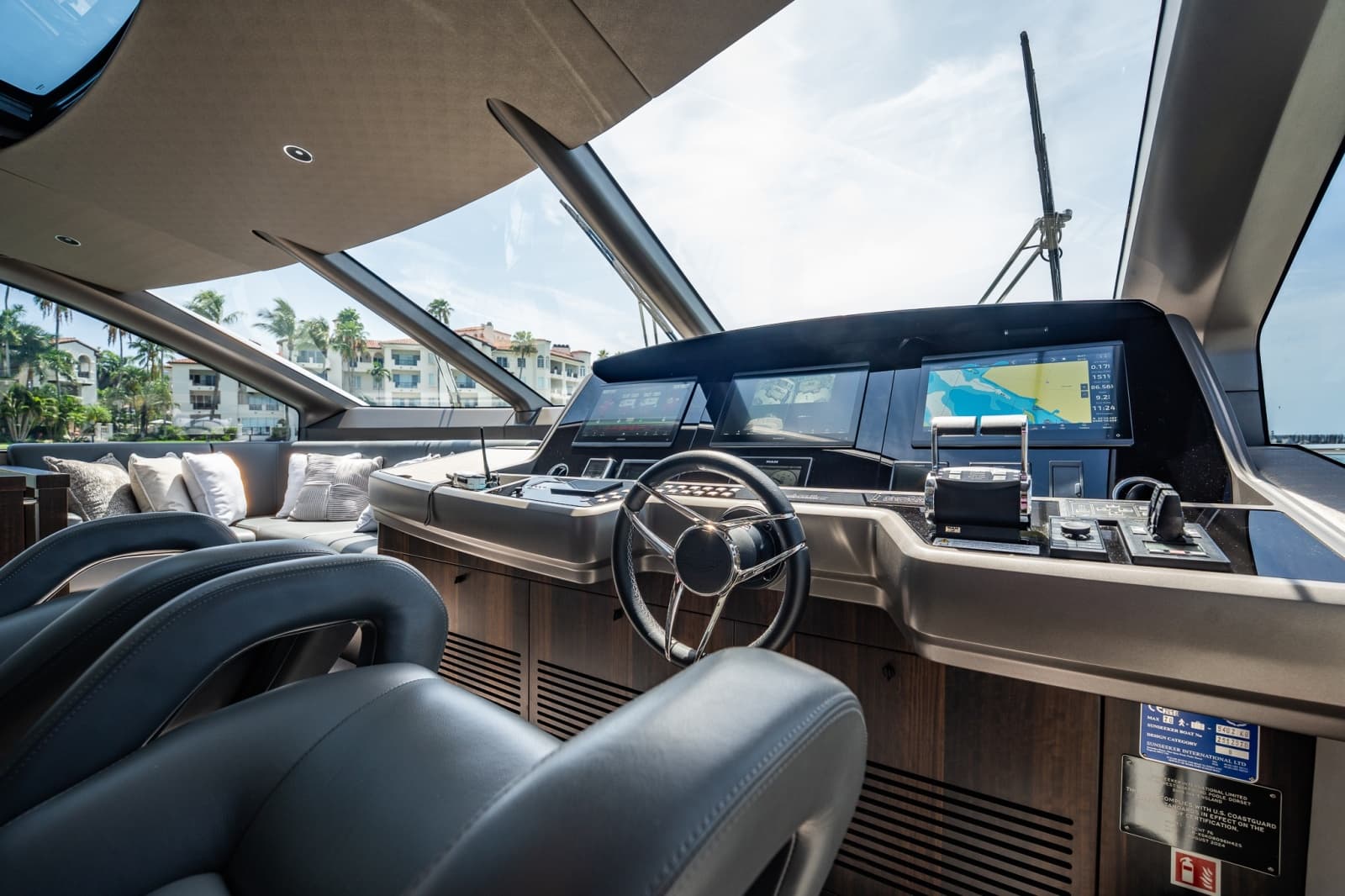 2025 Sunseeker 76 Yacht