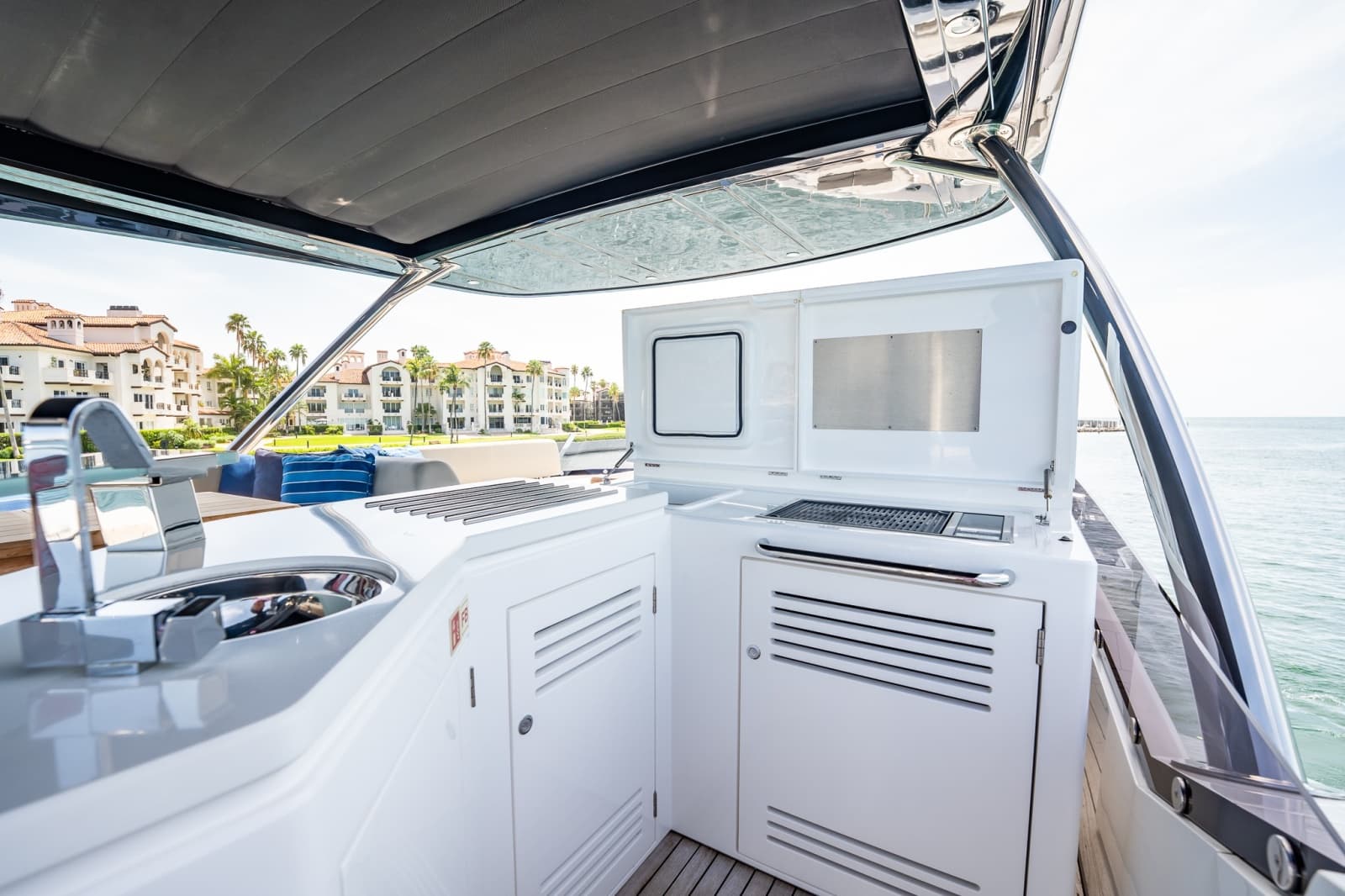 2025 Sunseeker 76 Yacht