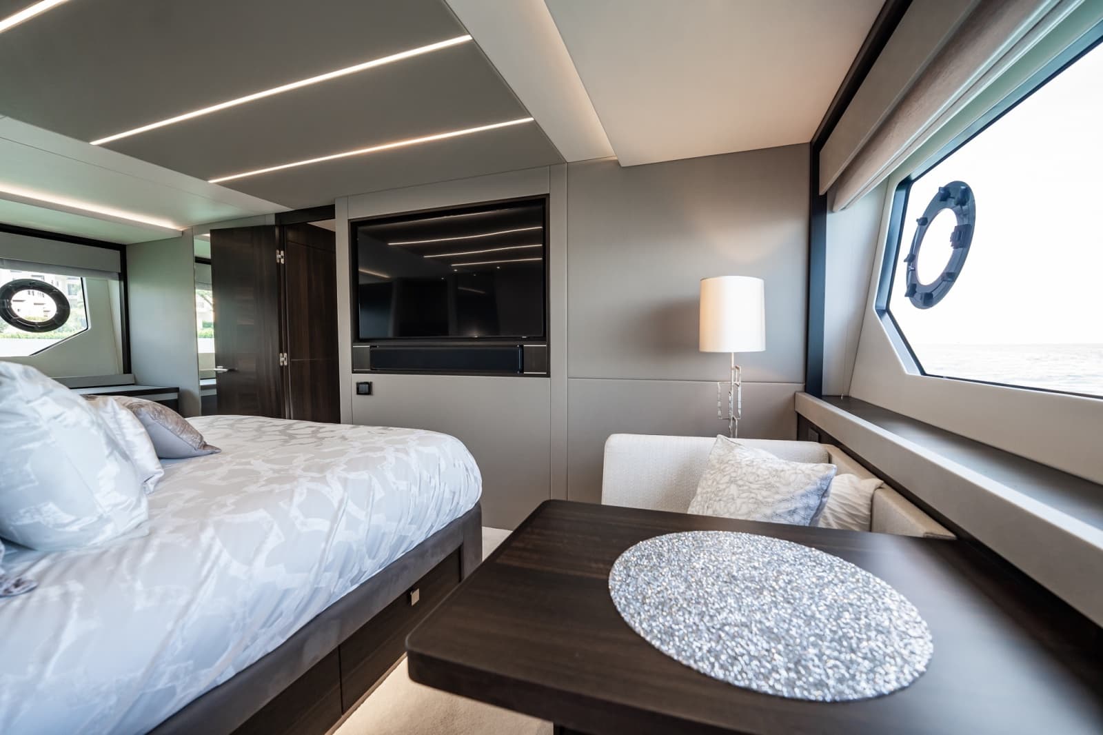 2025 Sunseeker 76 Yacht