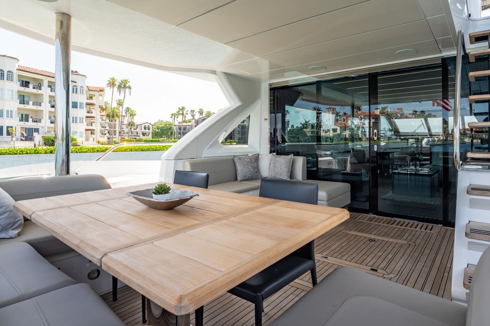 2025 Sunseeker 76 Yacht