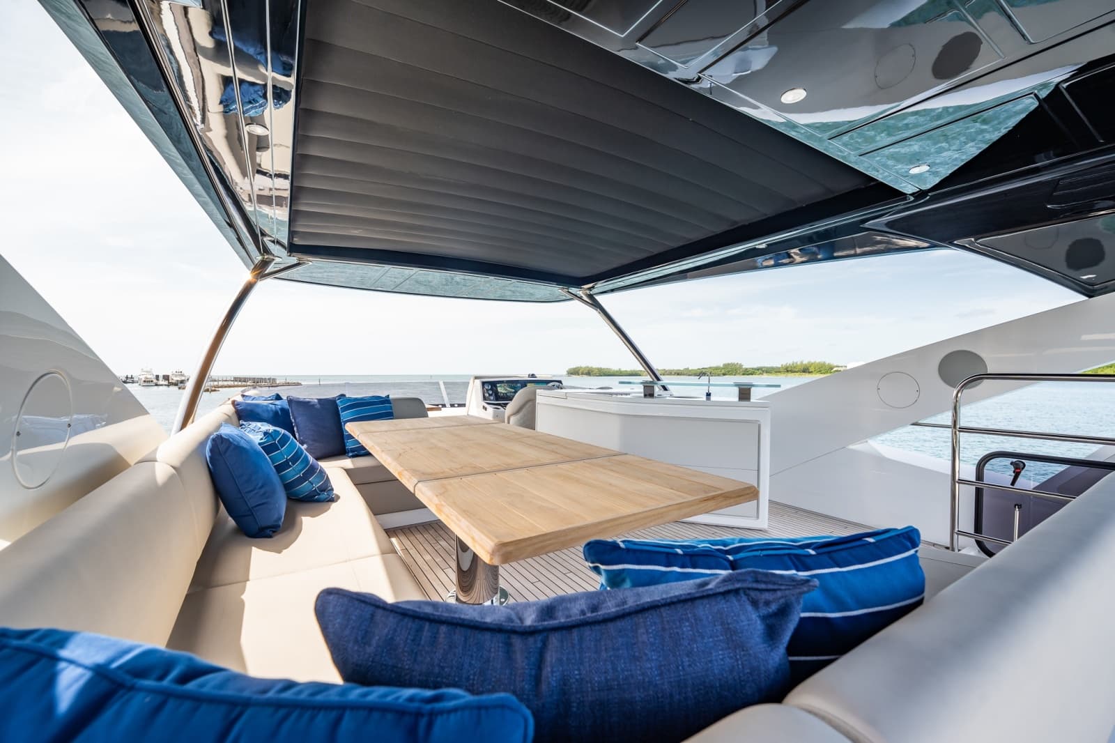 2025 Sunseeker 76 Yacht