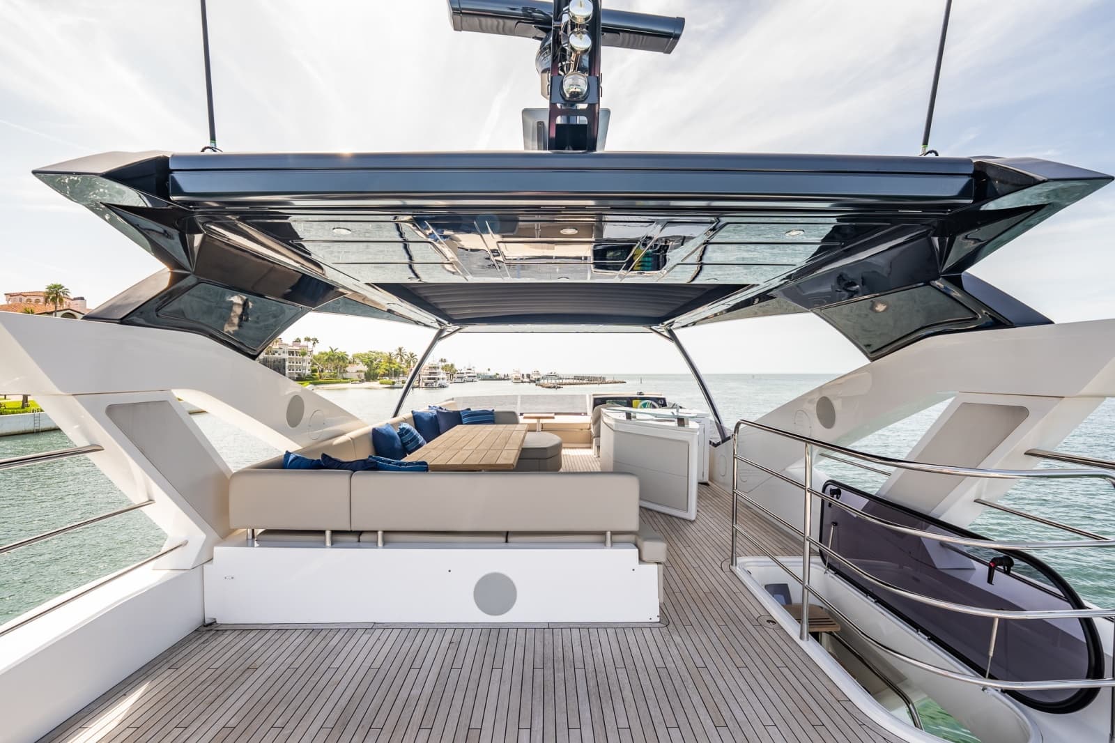 2025 Sunseeker 76 Yacht