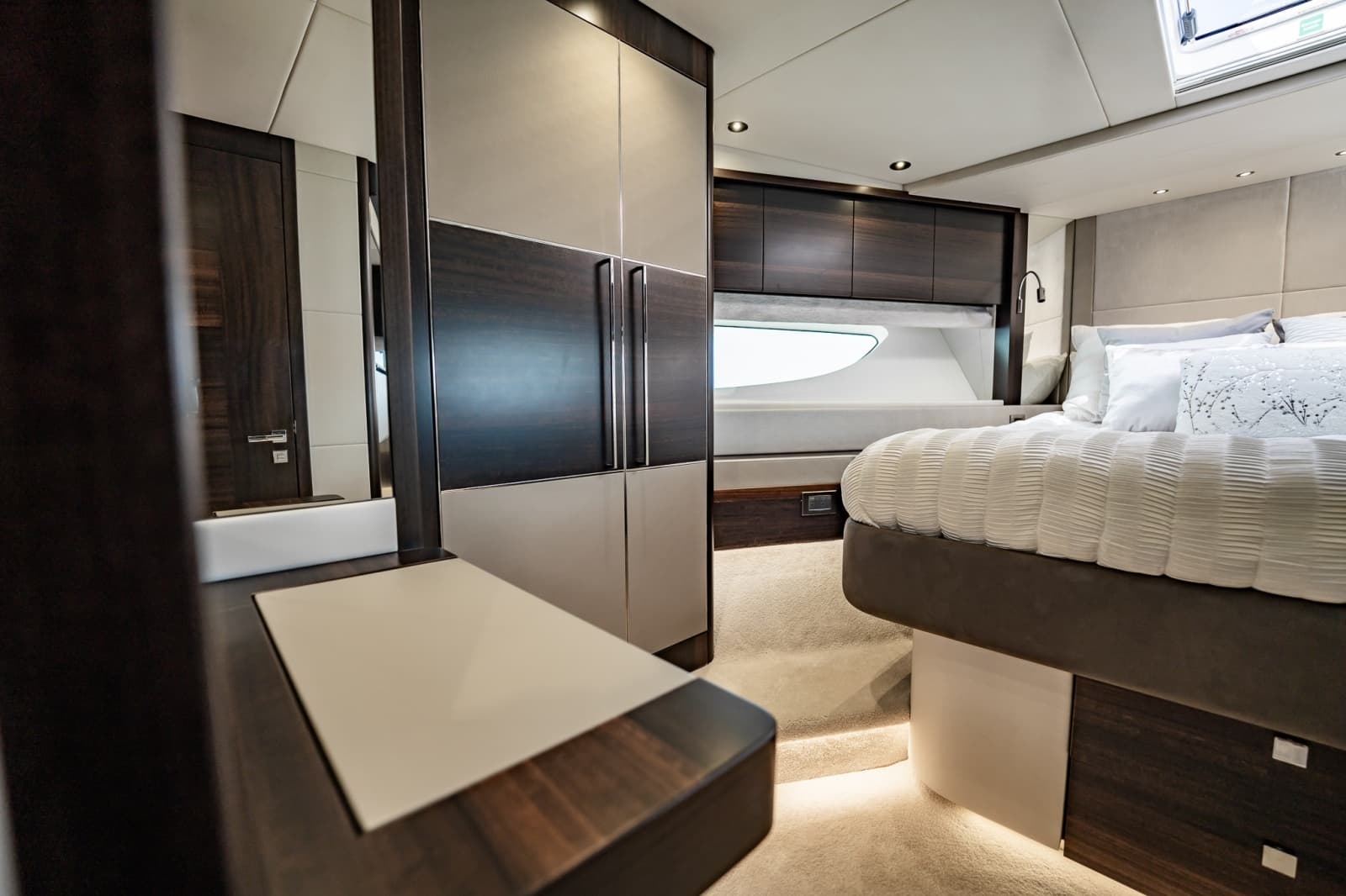 2025 Sunseeker 76 Yacht