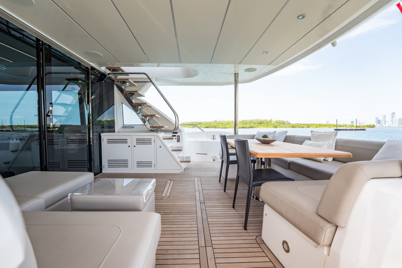 2025 Sunseeker 76 Yacht