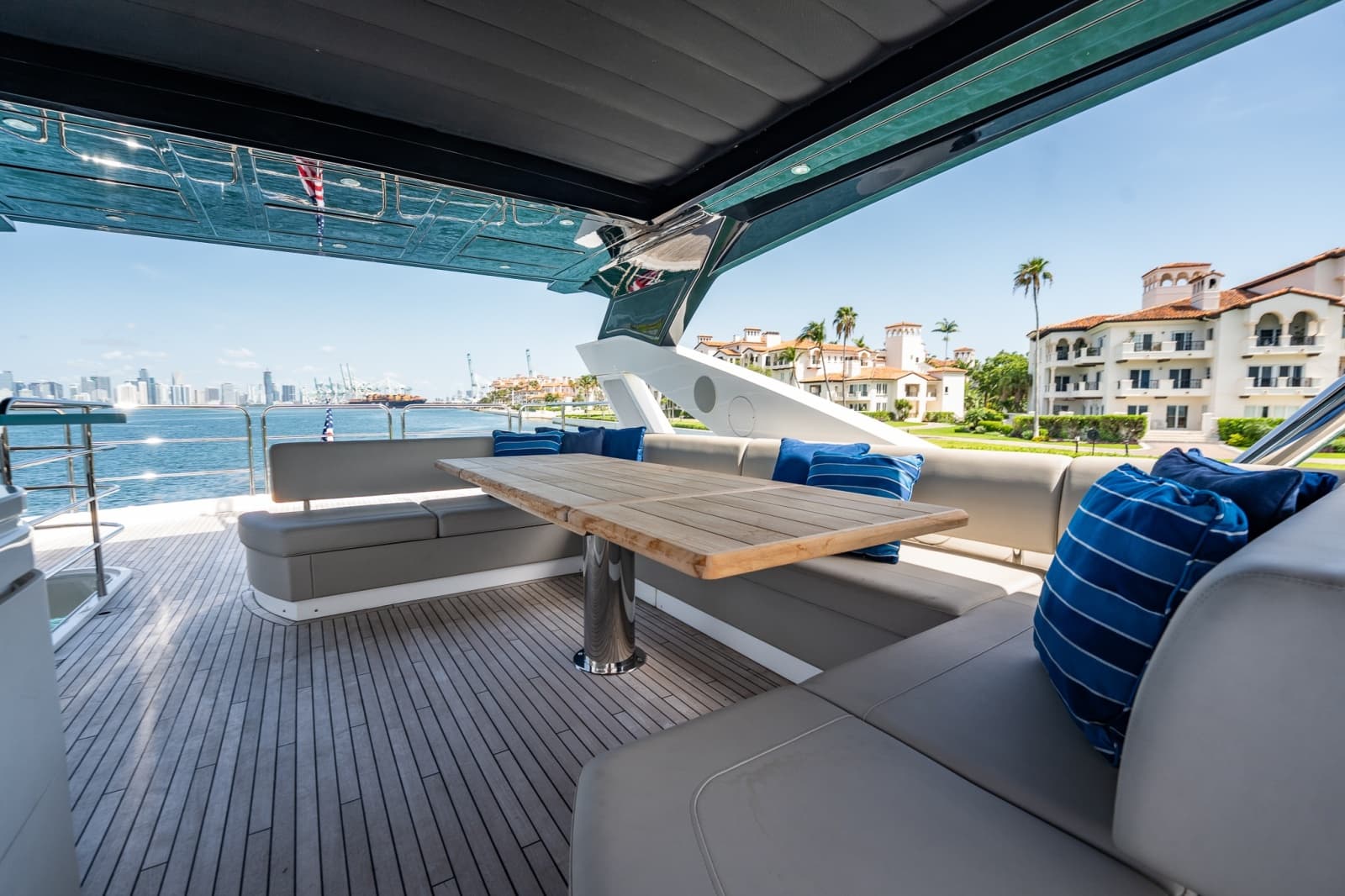 2025 Sunseeker 76 Yacht